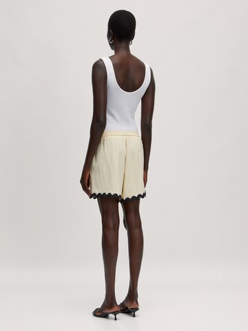 Regular Pantalon 'Juliana' EDITED en beige