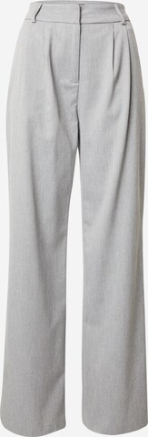 Nasty Gal Regular Pleat-front trousers in Grey: front