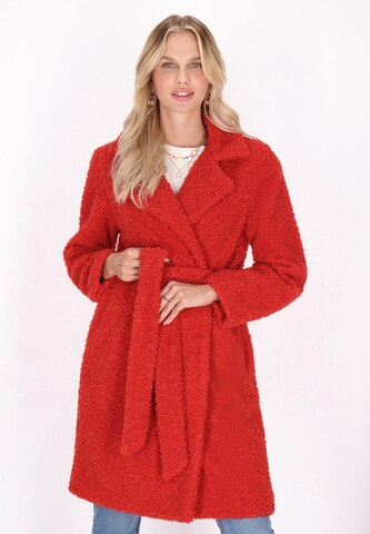 Cappotto di mezza stagione di IZIA in rosso: frontale