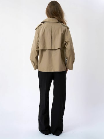 Giacca di mezza stagione ' SHORT ' di TEESHOPPEN in beige