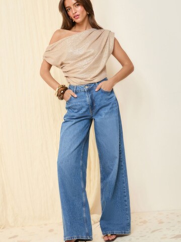 Friends Like These Блузка в Золотой