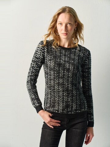 Pull-over KOROSHI en noir : devant