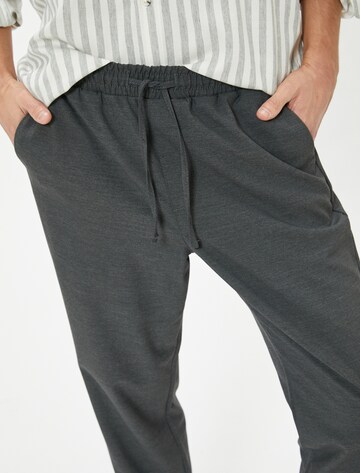 Koton Slimfit Broek in Grijs