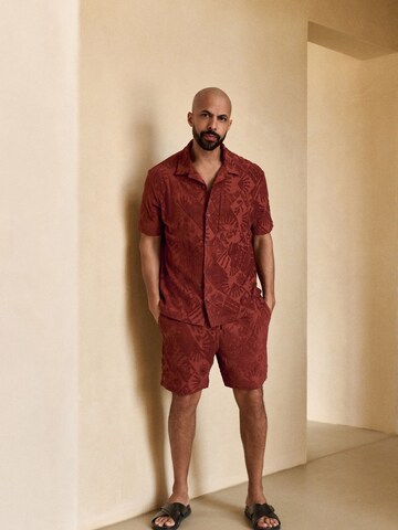 Next Regular Shorts in Rot