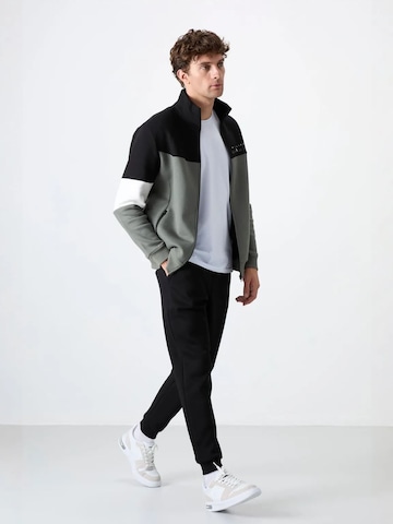 Completo per l'allenamento di Tommy Life in nero