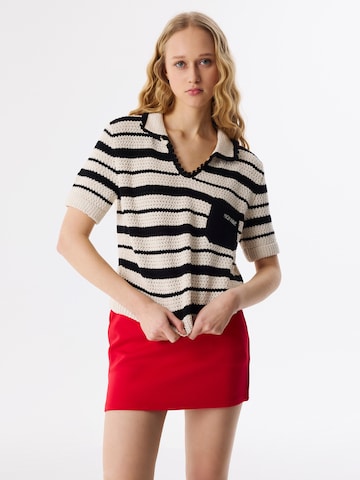 Twist Sweater in Beige: front