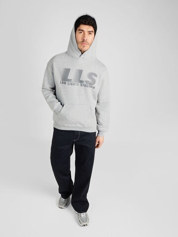 Low Lights Studios Sweatshirt in Grau