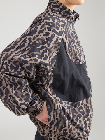 Nike Sportswear Преходно яке в черно