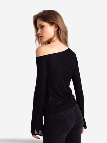 THE-ARE Sweater in Black