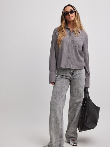 NA-KD Blouse in Grey: front