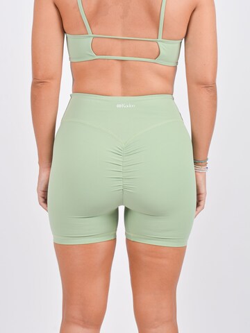 Kadoo Slimfit Shorts 'Wave - Seagrass' in Grün