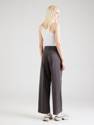 Wide Leg Pantalon à pince Monki en gris
