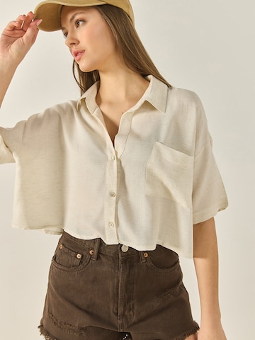 Bianco Lucci Blus i beige: framsida