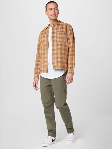 Folk Regular Chino Pants 'LEAN ASSEMBLY' in Green