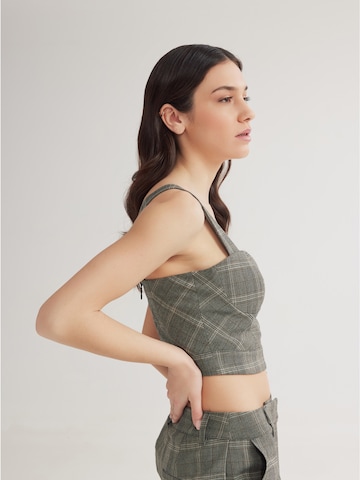 4TAILORS Toppi värissä harmaa