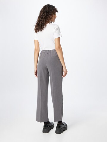 LMTD Široke hlačnice Hlače z naborki 'REGINA' | siva barva