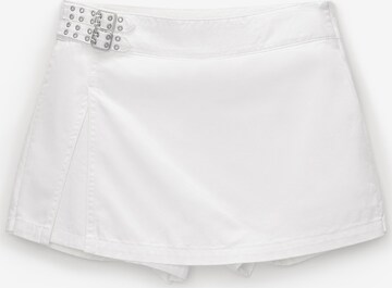 Pull&Bear Regular Trousers in White: front