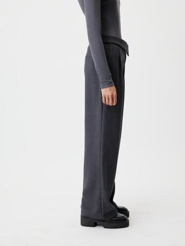Wide Leg Pantalon à pince 'Lucca' LeGer by Lena Gercke en gris