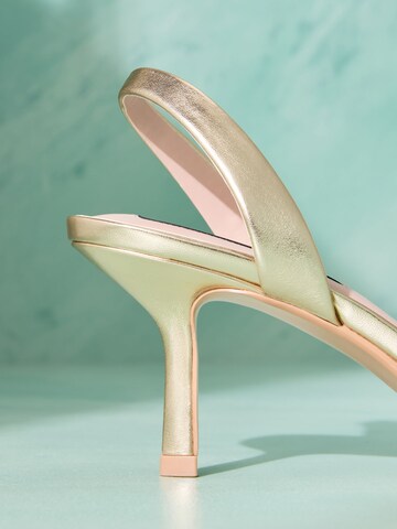 Décolleté sling 'Tabitha Simmons x Next Faylina' di Next in oro