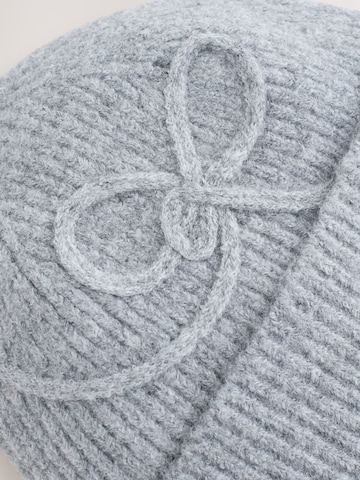 Next Beanie in Grau