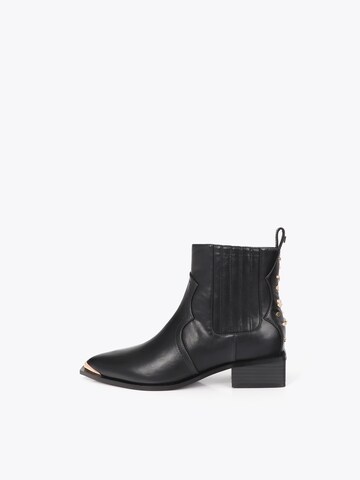 Lola Casademunt - Botas pelo tornozelo em preto: frente