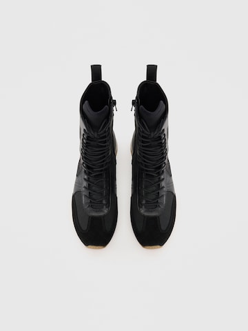 VAGABOND SHOEMAKERS Сапоги на шнуровке 'YASMIN' в Черный