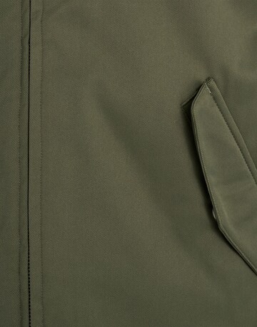 Lyle & Scott Tussenjas in Groen
