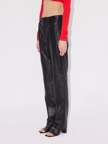 Loosefit Pantalon 'Ellen' LeGer Premium en noir : sur le côté