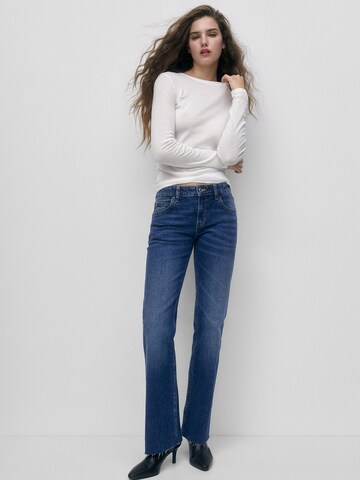 Pull&Bear Flared Jeans in Blue: front