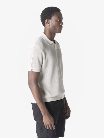 Tricou de la KOROSHI pe bej