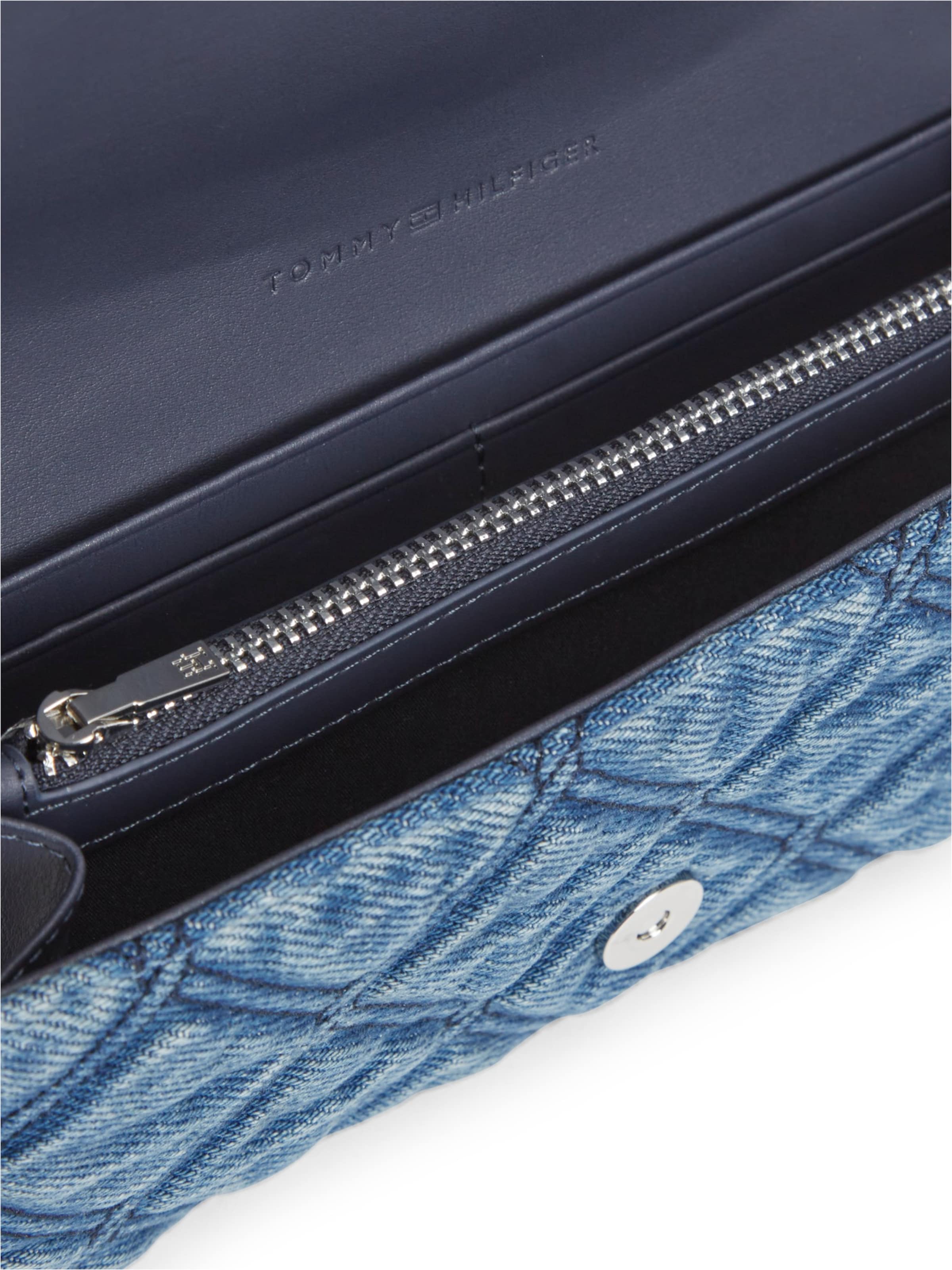 TOMMY HILFIGER Wallet in Blue