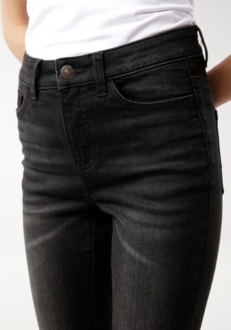 KangaROOS Skinny Jeans in Schwarz