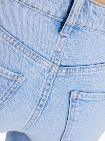 Bershka Flared Jeans in Blauw