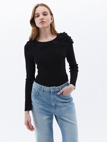 Pull-over OXXO en noir : devant