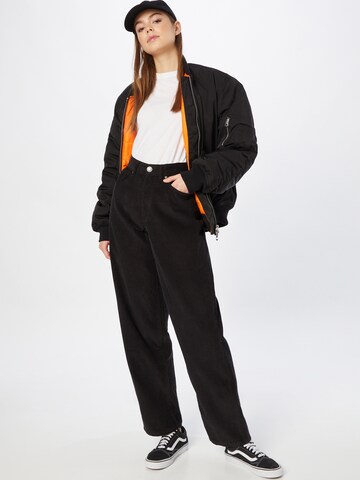 Urban ClassicsLoosefit Hlače - crna boja