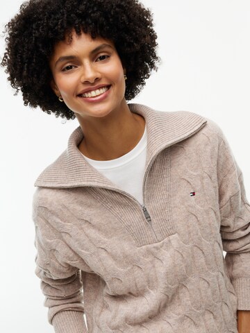 TOMMY HILFIGER Pullover in Braun
