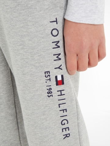 TOMMY HILFIGER Zúžený Kalhoty – šedá