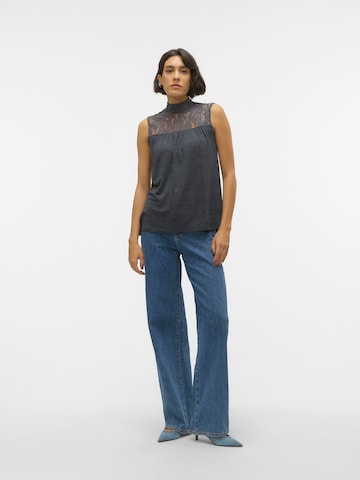 VERO MODA - Blusa 'CARLA' em cinzento