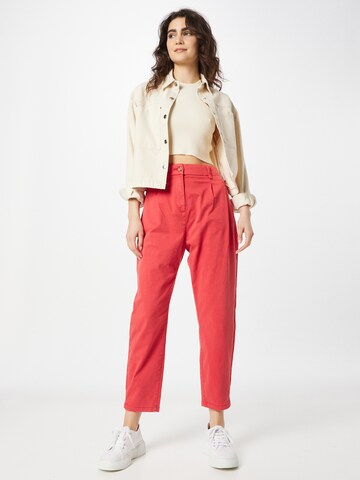 ESPRIT Normální Kalhoty se sklady v pase – červená