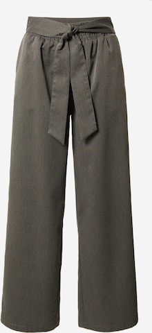 SAINT TROPEZ - Pantalón plisado 'Penelope' en gris: frente
