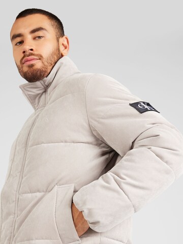 Calvin Klein Jeans - Chaqueta de entretiempo en gris