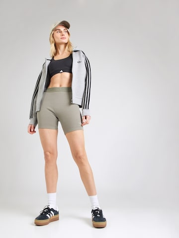 Skinny Leggings 'ESSENTIALS RIB SHORTS 1/4' di ADIDAS ORIGINALS in verde
