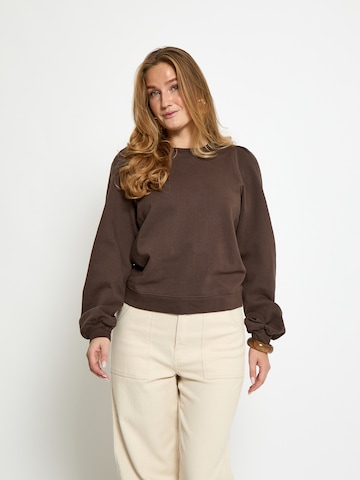 Peppercorn - Sweatshirt 'Gloria' em castanho: frente