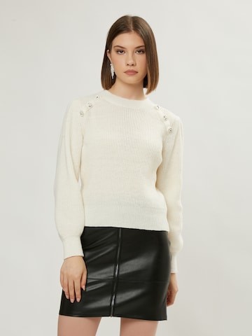 Influencer Пуловер в бяло: отпред