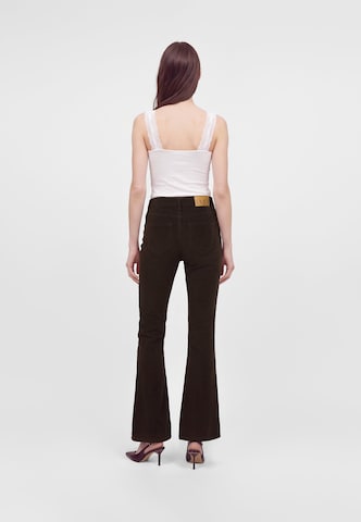 Vero Moda Tall Flared Παντελόνι 'VMFLASH' σε καφέ