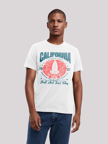 T-Shirt 'California Skull Summer Vibes' F4NT4STIC en blanc : devant