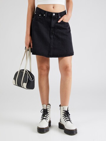 LEVI'S ® - Falda 'Mini Flounce Skirt' en negro: frente