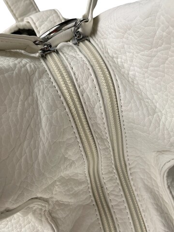 Kumixi Handbag in White
