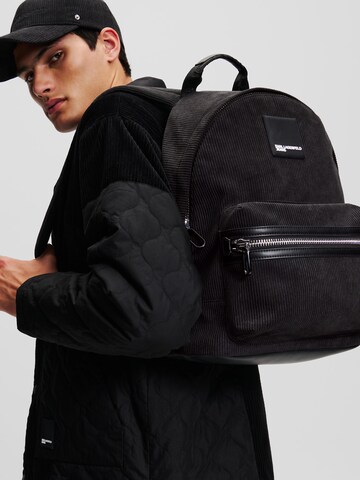 KARL LAGERFELD JEANS Rucksack 'Corduroy' in Schwarz: predná strana