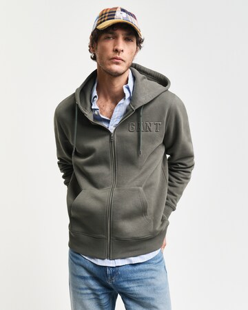 GANT Zip-Up Hoodie in Green: front